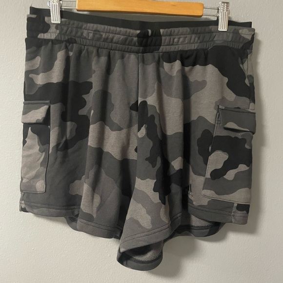 NWT Adidas Camo Print Cargo Lightweight Shorts. Size XL - Picture 7 of 14